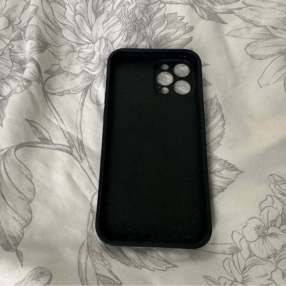 iPhone 12 Pro Max case - Picture 4 of 7